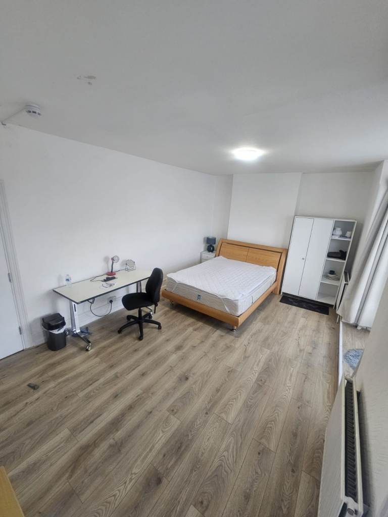 Spacious and Cosy Double Room for Rent in E6 6ET