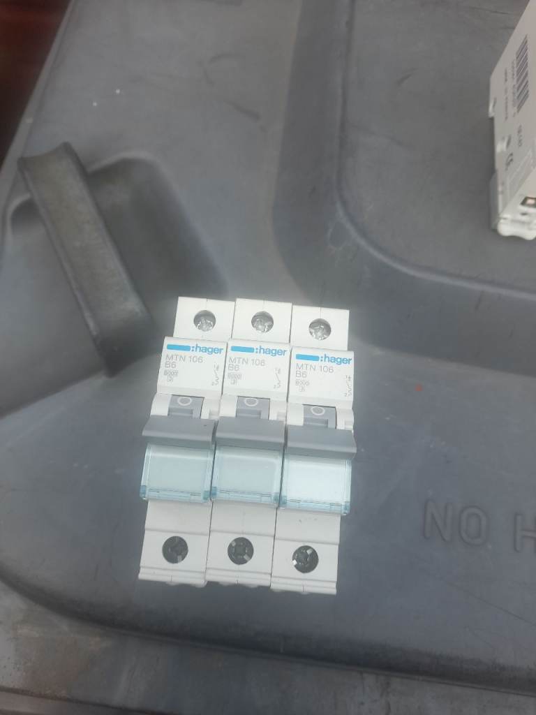 HAGER MTN BREAKERS