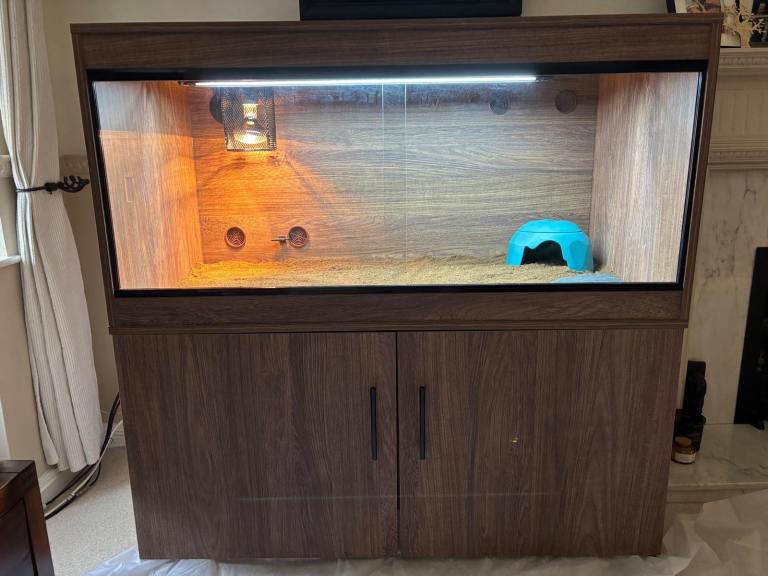 Clearseal Premium Vivarium in Bronze Oak 