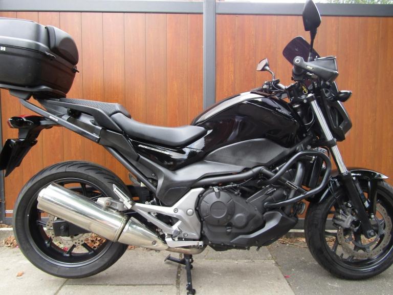 HONDA NC 750 S MANUAL *EXTRAS crash bars, rack , box , heated grips . MOT .2014