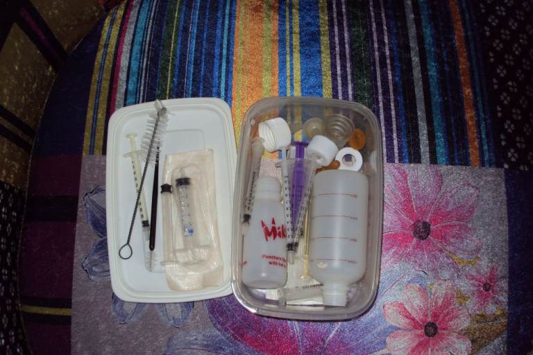 FREE - Kitten / puppy feeding equipment