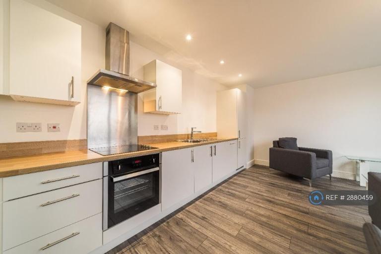 2 bedroom flat in Queen Street, Sheffield, S1 (2 bed) (#2880459)