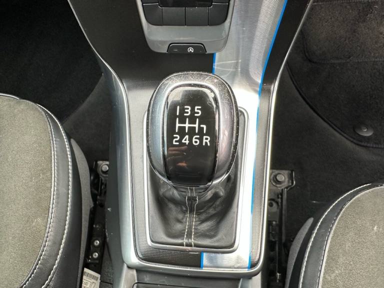 2016 Volvo V40 2.0 D2 R-Design Nav Hatchback 5dr Diesel Manual Euro 6 (s/s) (120 ps) Hatchback Di...