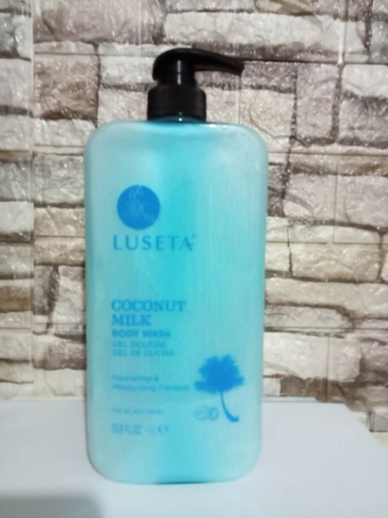 Luseta Coconut Milk Body Wash Nourishing & Moisturizing Formula 1000 ml for all Skin types