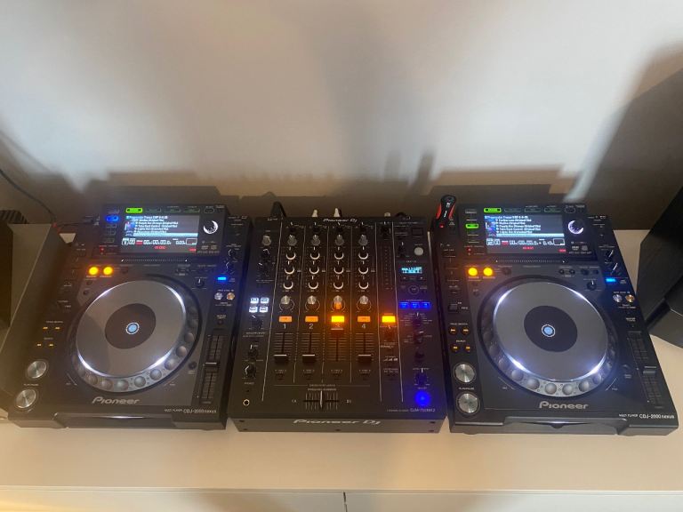 Pioneer Cdj 2000 Nexus x 2 / Pioneer DJM 750 mk2