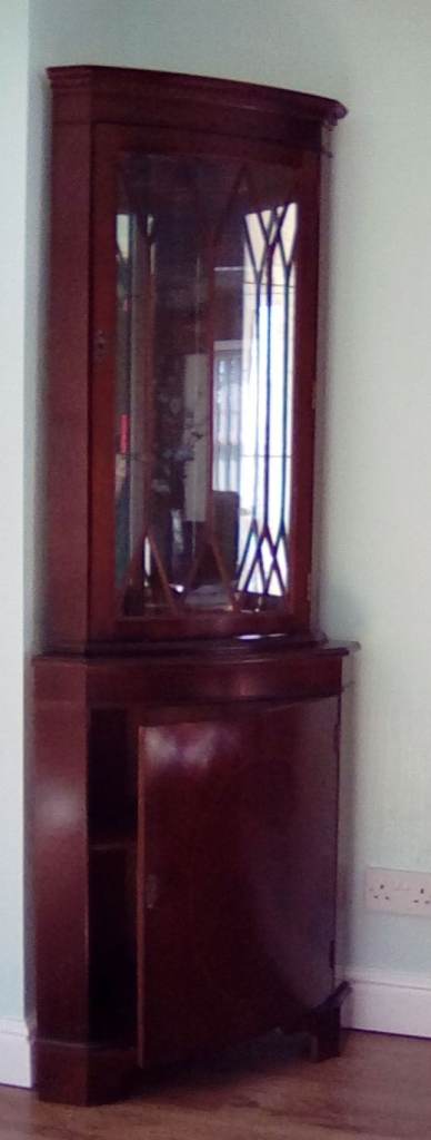 Corner Cabinet with lockable cupboard