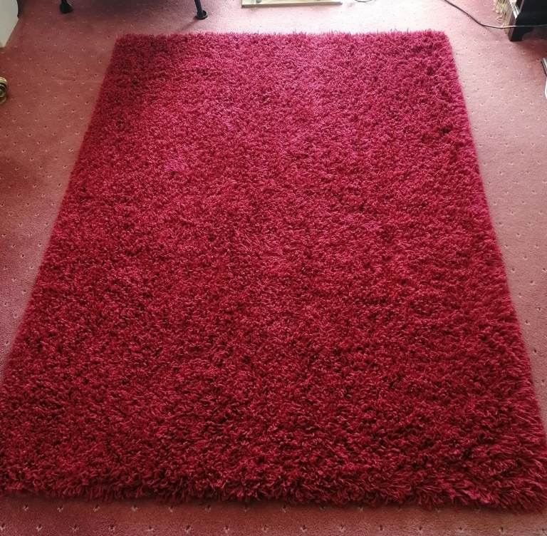 Lovely Deep Red Shaggy Rug