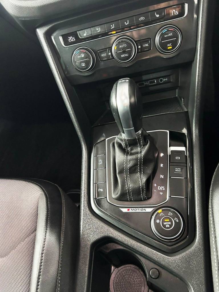 2018 Volkswagen Tiguan 2.0 TDI R-Line SUV 5dr Diesel DSG 4Motion Euro 6 (s/s) (150 ps) FULL VW S/...