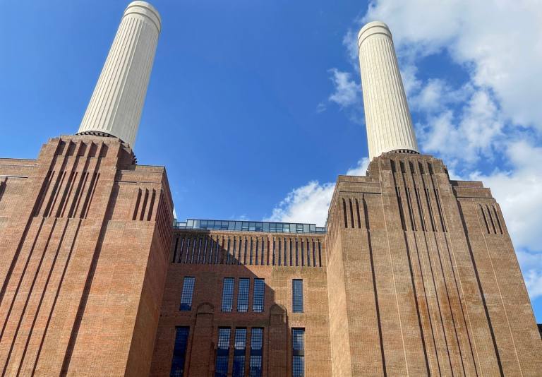 London - SW11 8BZ \ Office Space for Rent - 2 Workstations