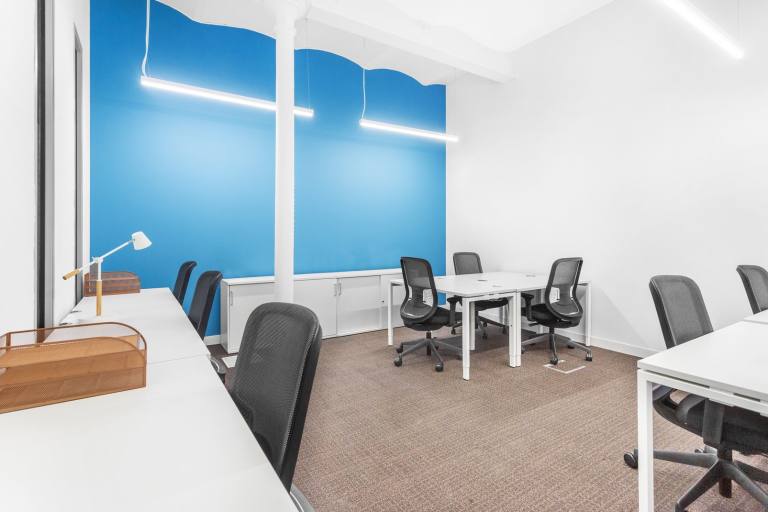 Manchester - M27 6DB \ Office Space for Rent with 5 Desks