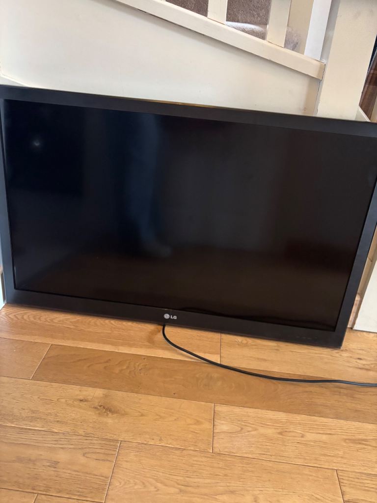 LG 42LV355U 42-inch TV – Good Condition, Black