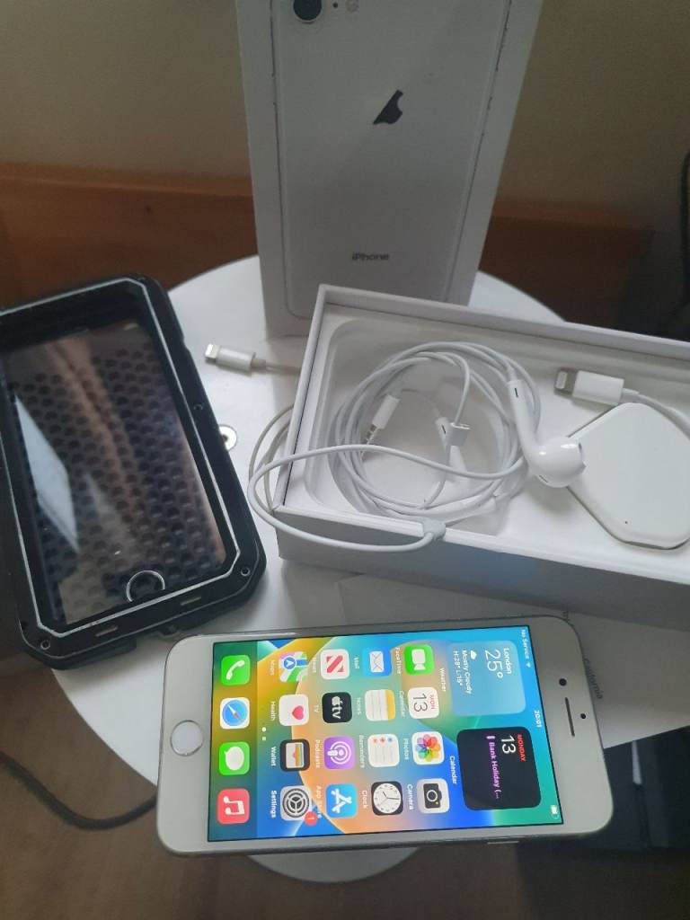 Apple iPhone 8 Plus - White, accessories Box