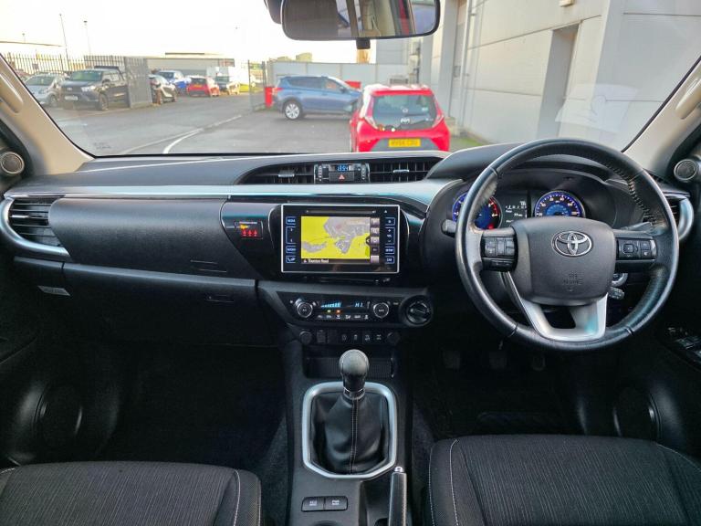 2017 Toyota Hilux Invincible D/Cab Pick Up 2.4 D-4D PICK UP DIESEL Manual