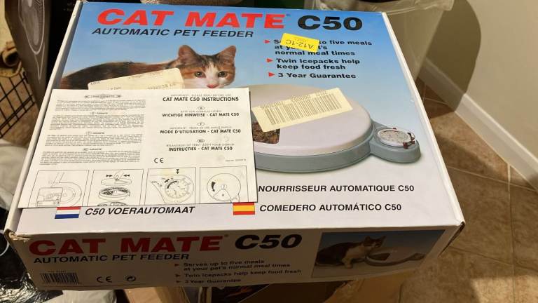 Cat mate - automatic cat feeder 