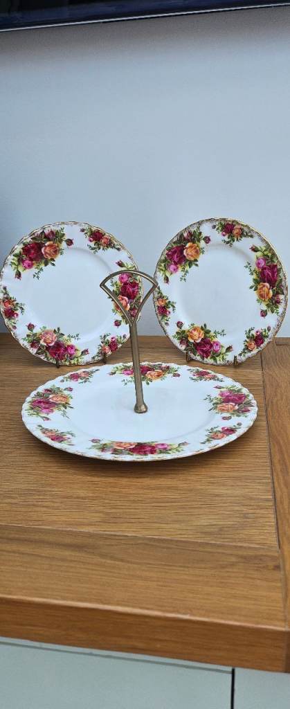 Royal Albert Old Country Roses Cake Stand & 2 Plates