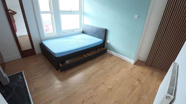 Spacious and big Double room available in RM10 7YA