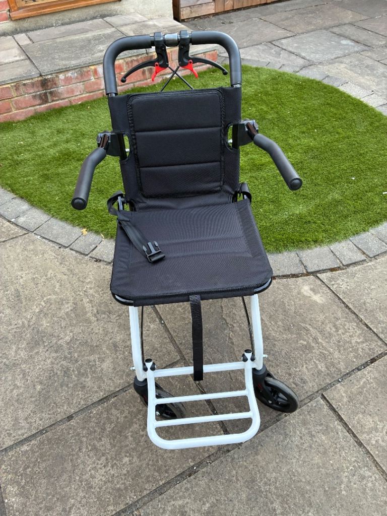 Lightweight folding wheelchair 