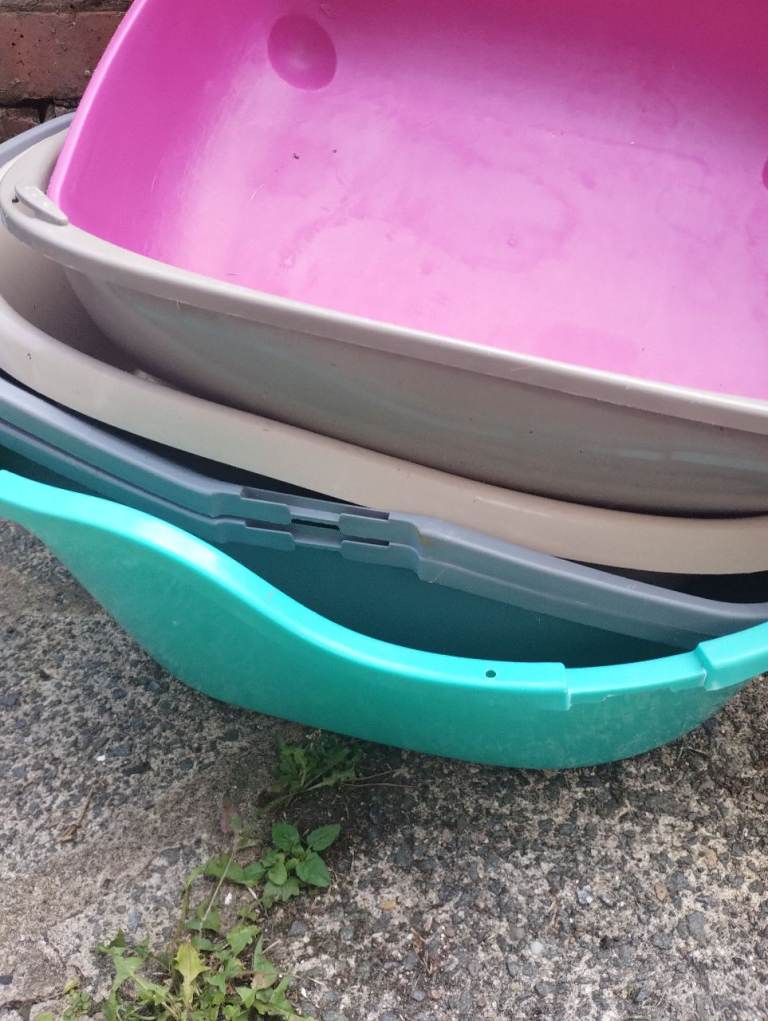 Selection of pet litter trays 