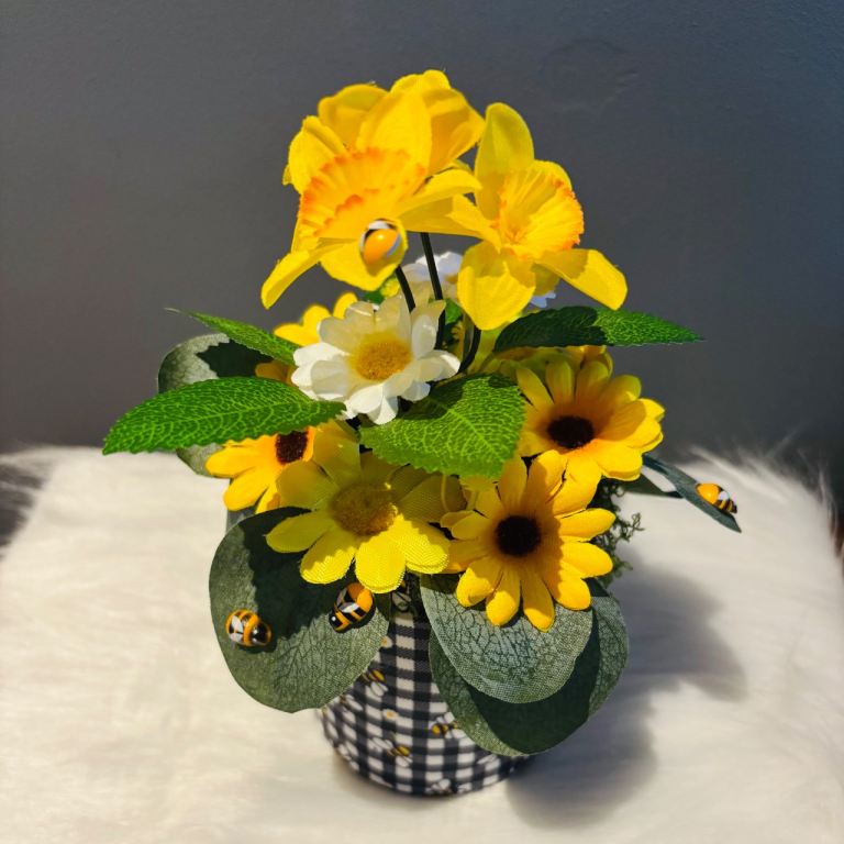 Pretty Yellow flower pot