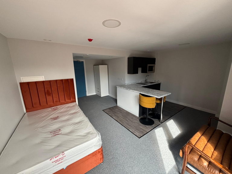 Seperate & Spacious Studio for Rent – WV1 3HL