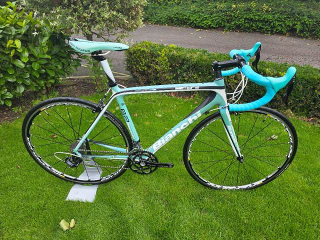 Bianchi Sempre Pro Carbon Road Bike 55cm Campagnolo Veloce