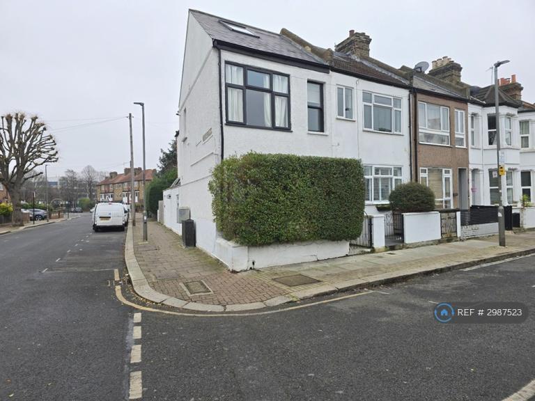 2 bedroom flat in Avening Road, London, SW18 (2 bed) (#2987523)