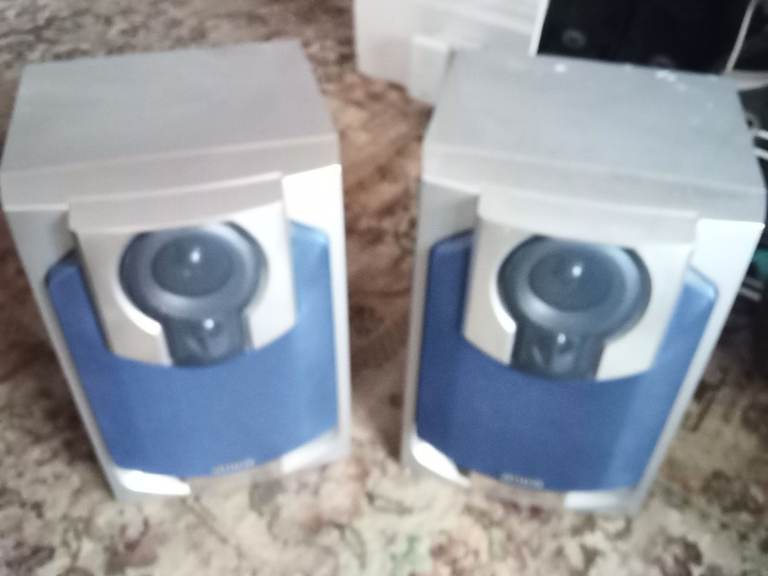 Speakers for hi-fi unit