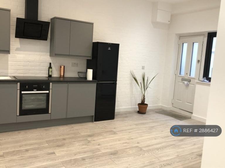 2 bedroom flat in Gibraltar House, London, SE26 (2 bed) (#2886427)