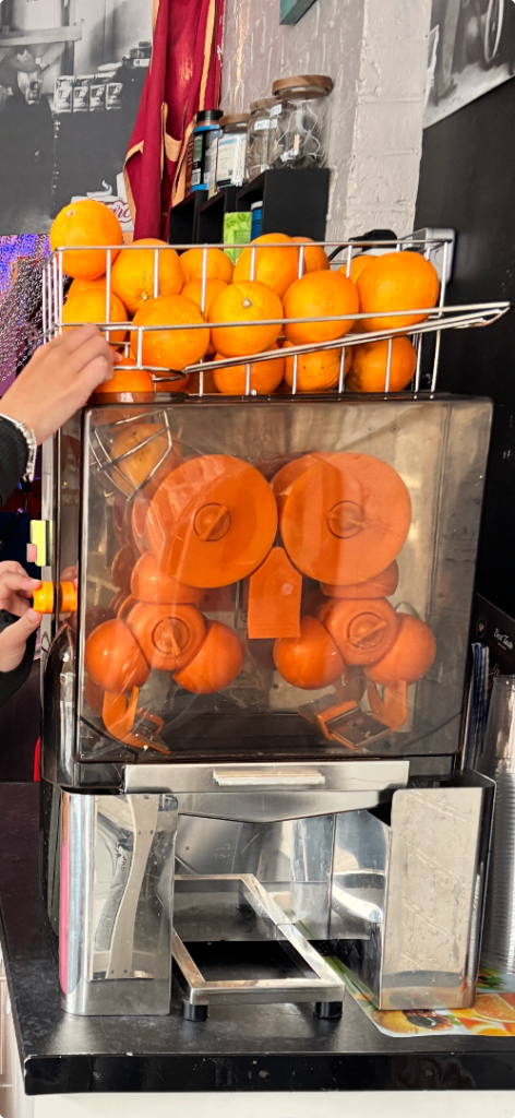 Automatic Orange Juicer - Almost New, Great for Cafe or Shop