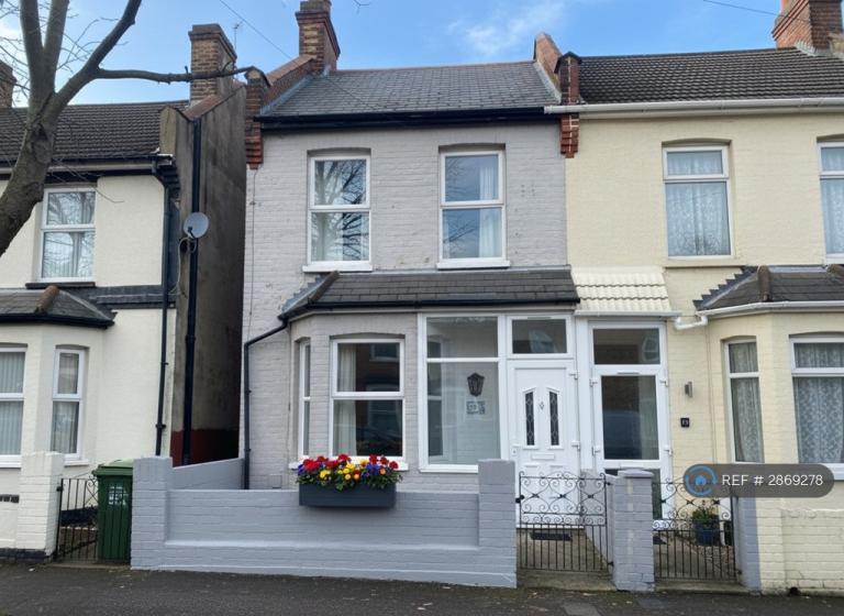 3 bedroom house in Manor Road, London, E17 (3 bed) (#2869278)