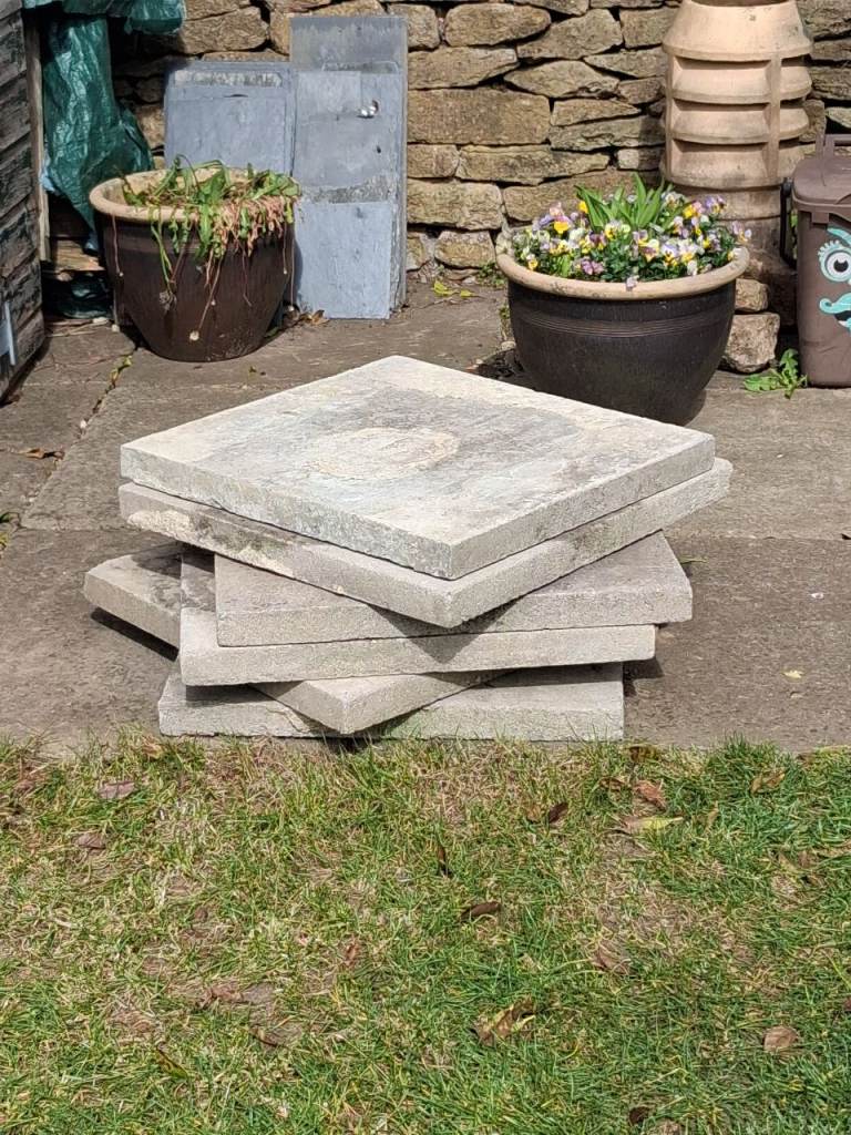 Paving slabs x6 FREE TO COLLECT