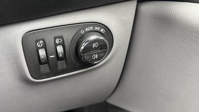 2015 Vauxhall Corsa 1.4 SE 5dr Auto Petrol Hatchback Hatchback Petrol Automatic