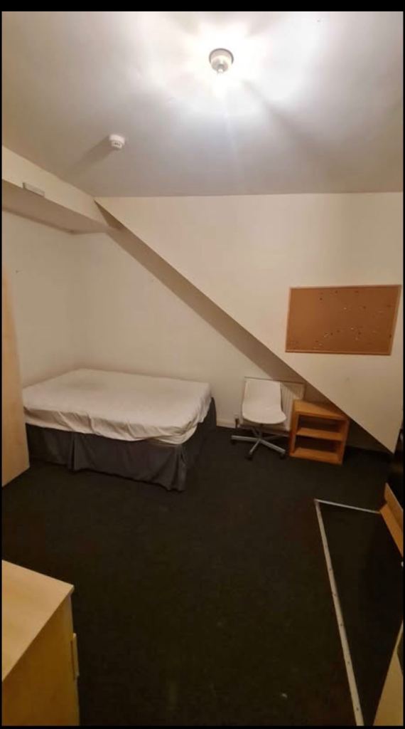 Studio flat in fishponds 