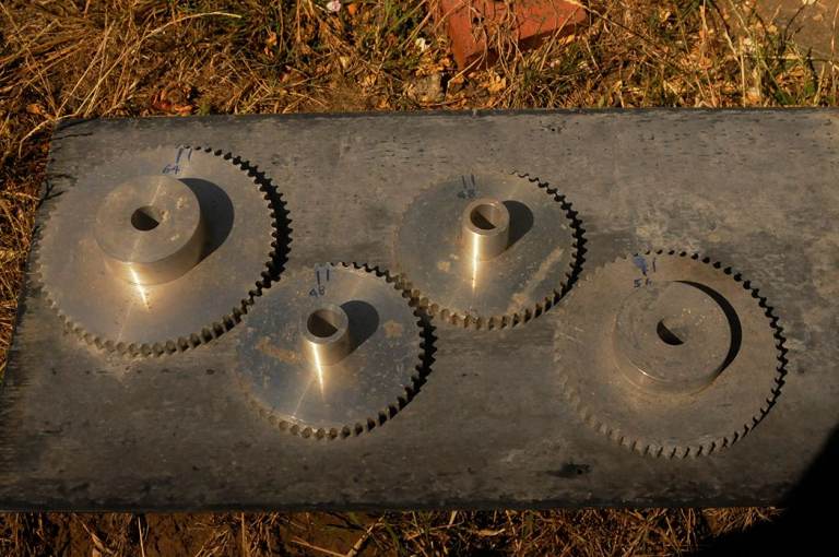 Set of 4 Metal Cog Wheels - Various Sizes