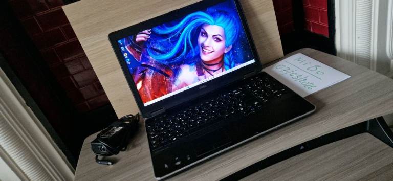 LIGHT GAMING MULTIMEDIA OFFICE 15.6" Core i7 16GB RAM RADEON 2GB graphics DELL Laptop PC Computer