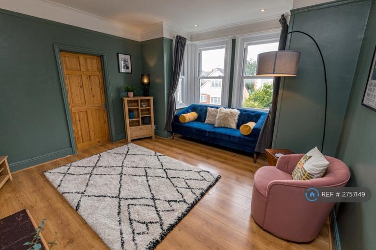 3 bedroom flat in Beaufort Road, Bournemouth, BH6 (3 bed) (#2757149)