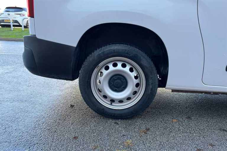 2022 Vauxhall Combo 1.5 Turbo D 2300 Dynamic Panel Van 6dr Diesel Manual L2 H1 Euro 6 (100 ps) Pa...