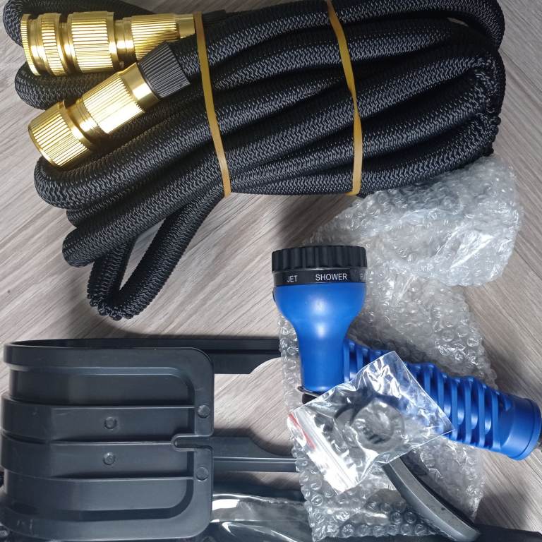 Expandable hose with nozzle 