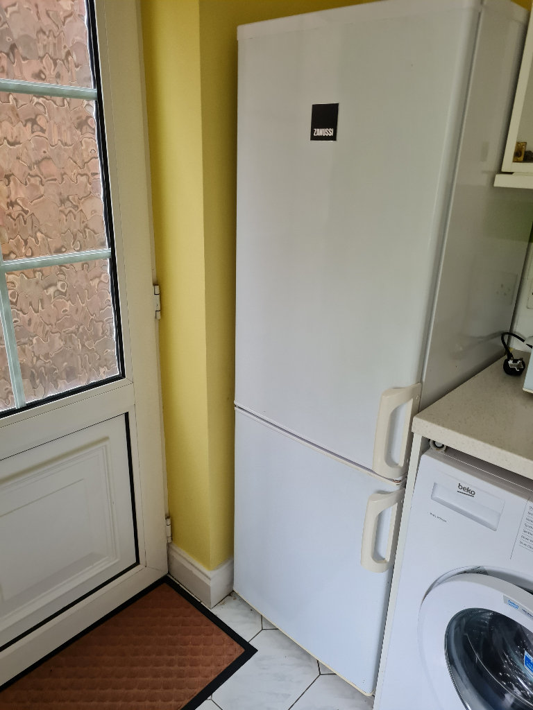 Zanussi Fridge Freezer ZRB23200WA