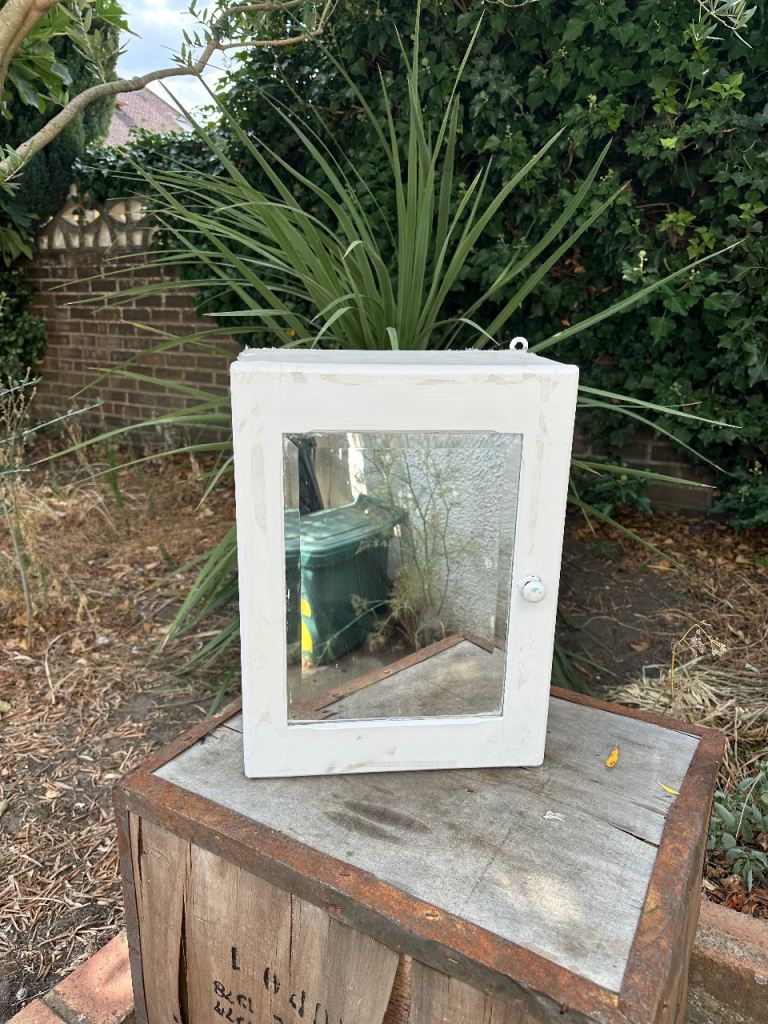 White Wooden Bathroom Cabinet with Mirror Vinrage