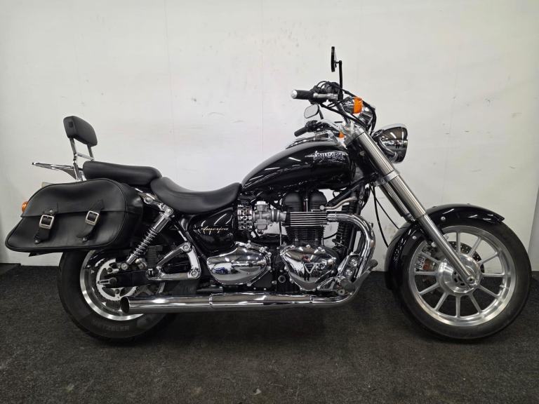TRIUMPH BONNEVILLE AMERICA ** TRIUMPH BAGS - LUGGAGE RACK - SISSY BAR **