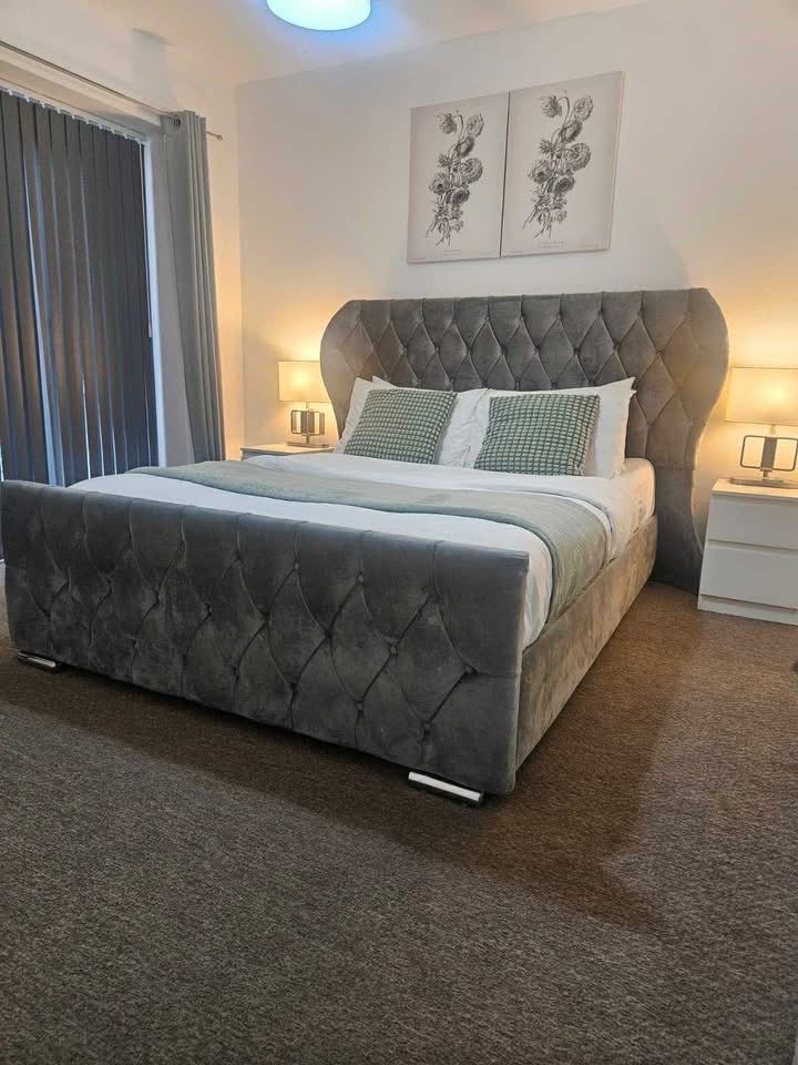 LOVELY BRIGHT 1 BED FLAT WITH SUNNY COURTYARD GARDEN, BS5 