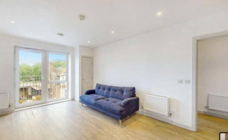 Modern 1-Bedroom Flat | Furnished | Fitted Kitchen | Parking | High Road Leyton, Leytonstone - E10
