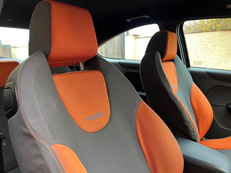 FORD FOCUS 2.5 ST * LOW MILEAGE * FRESH IMPORT *