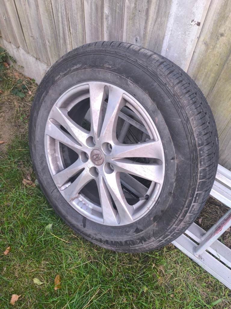 Hyundai Sante Fe Wheel & Tyre 235 60 18