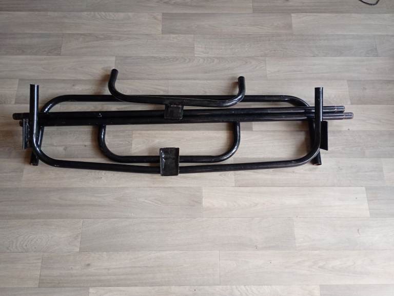 Collapsible metal clothes rail 