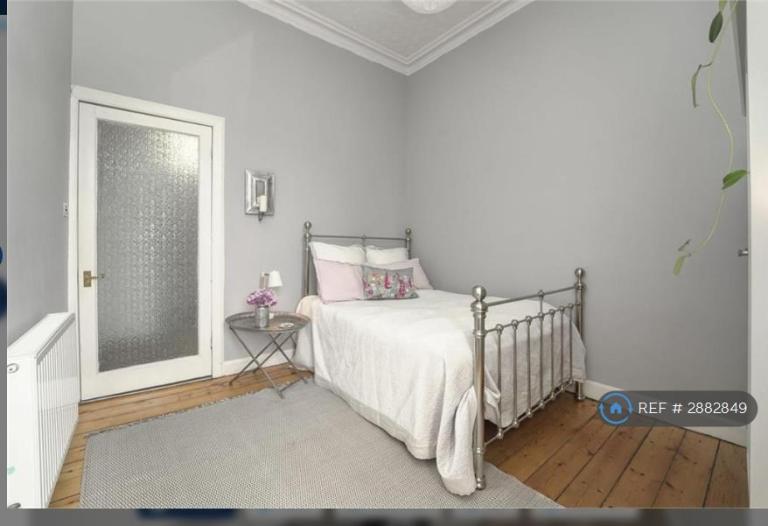 2 bedroom flat in Oxford Street, Edinburgh, EH8 (2 bed) (#2882849)