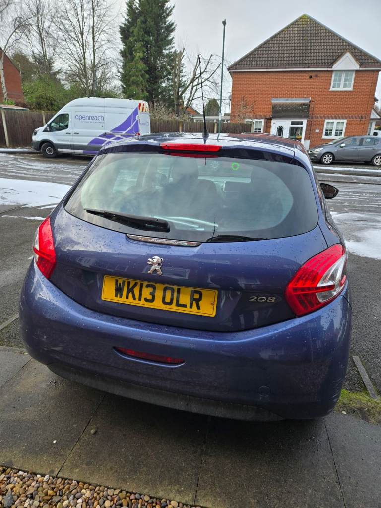 Peugeot 208 hatchback 2013