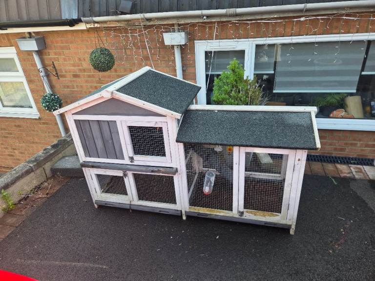 Small furries cage great condition 