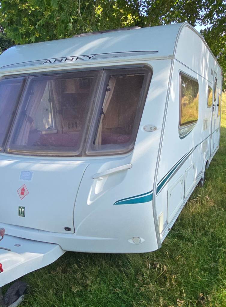 Abbey vogue gts 420 fixed bed, motor mover, awning 